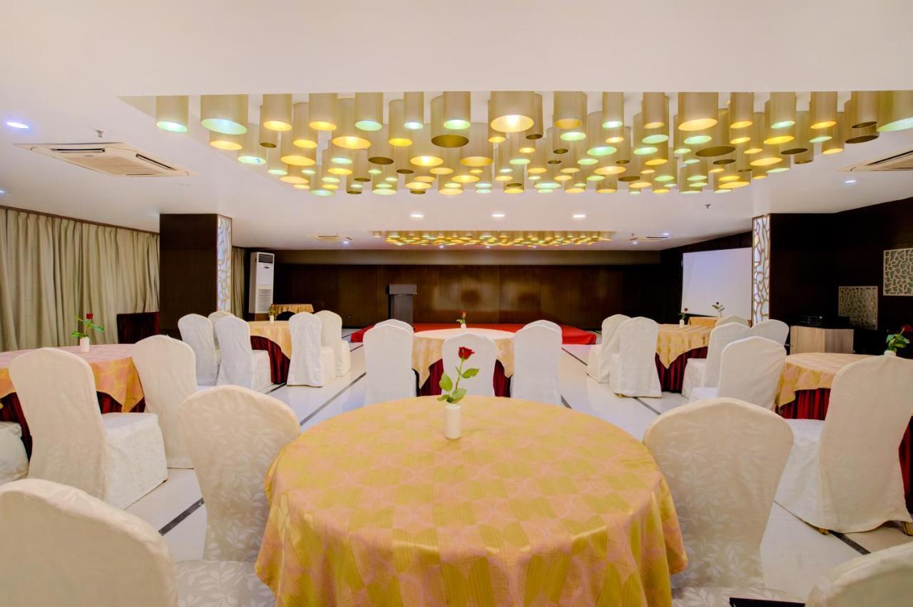 Milestone Hotel And Banquets Shiliguri Exterior foto